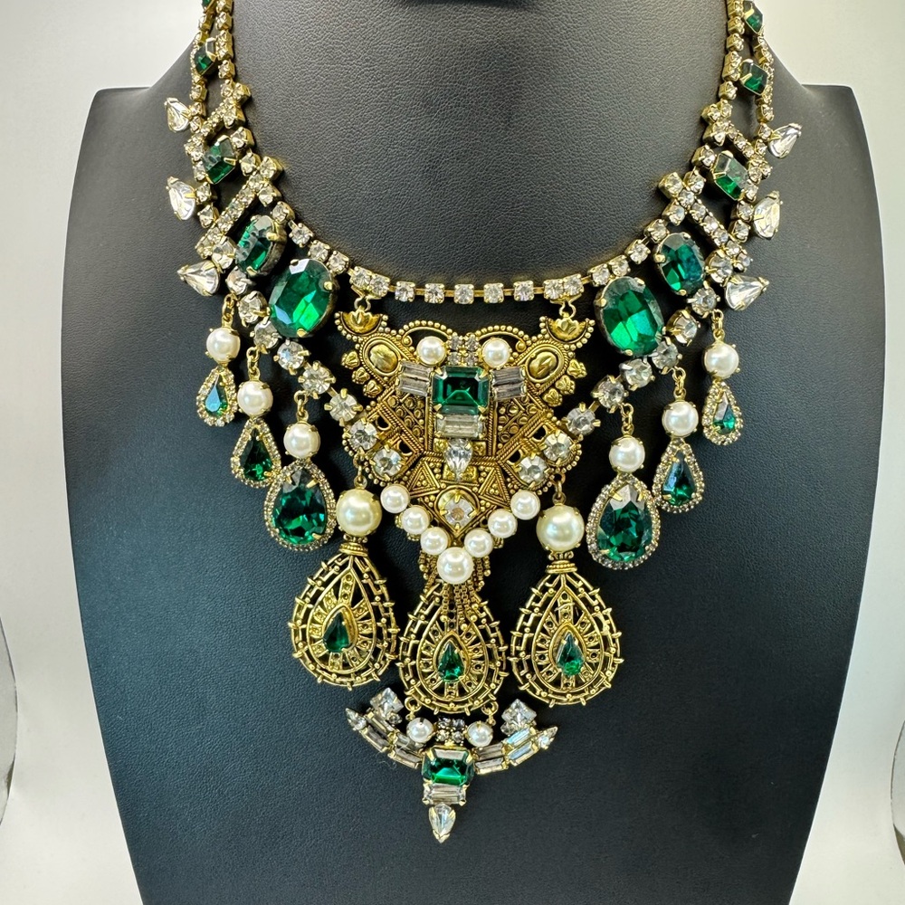 DYLANLEX Emerald Crystal & Pearl Statement Necklace